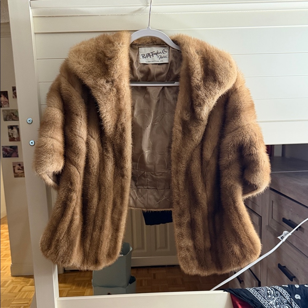 Vintage-Inspired Women's Faux Fur Shawl - Brown
